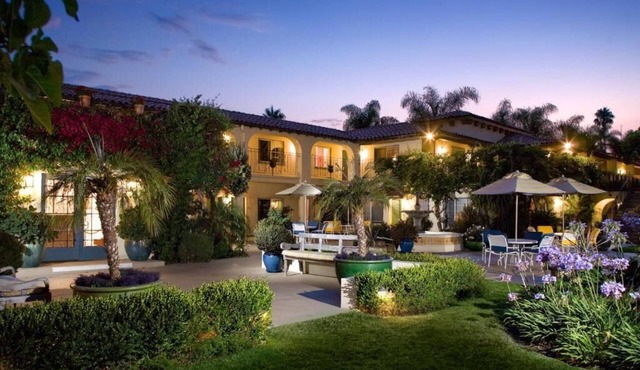 Beach Getaway! 3 Family-friendly Units, Outdoor Pool, Near MOXI Science Museum