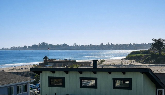 Beach Hideaway Ocean Views + Walk to restaurants, water activities and more!
