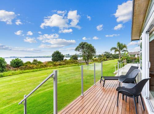 Beachfront Escape - Snells Beach Holiday Home in Snells Beach