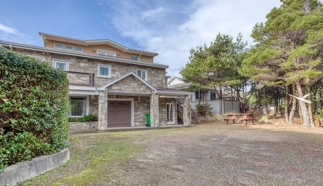 Beachfront home with amazing ocean views, entertainment space, & balcony in Cloverdale