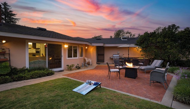 Beachside Escape | Minutes to the Shore – East Valley Manor by AvantStay