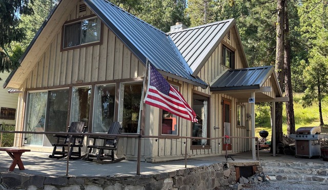 Beautiful 3bedroom house in Mineral/Pet and family Friendly/Lassen National Park