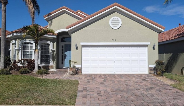 Beautiful 4 bed/3 bath pool home + games room, 8 miles to Disney World Resort!