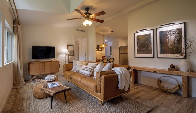 Beautiful Home Near Dining, 8 Miles to Sequoia National Park