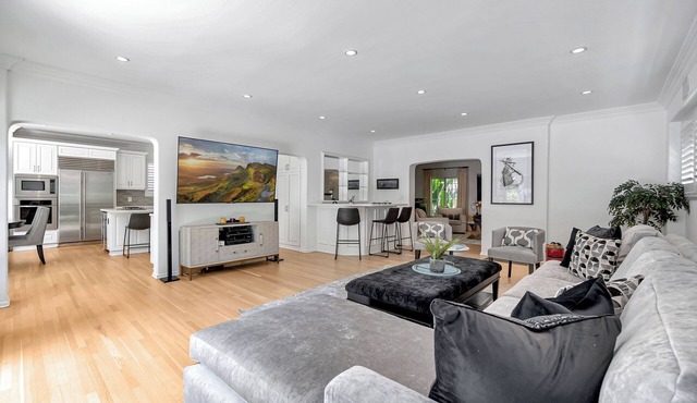 Beautiful Modern Spanish/Mediterranean Spaulding Square Hollywood Home