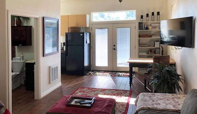 Beautiful new detached casita nestled in scenic southern CA foothills!