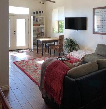 Beautiful new detached casita nestled in scenic southern CA foothills!