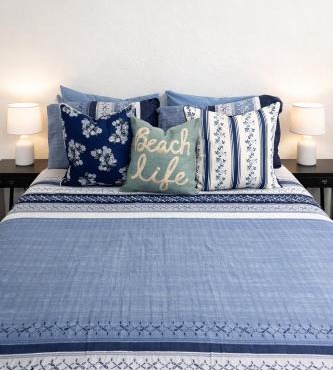 Beautiful Stay Near Downtown in Oleander Sunset