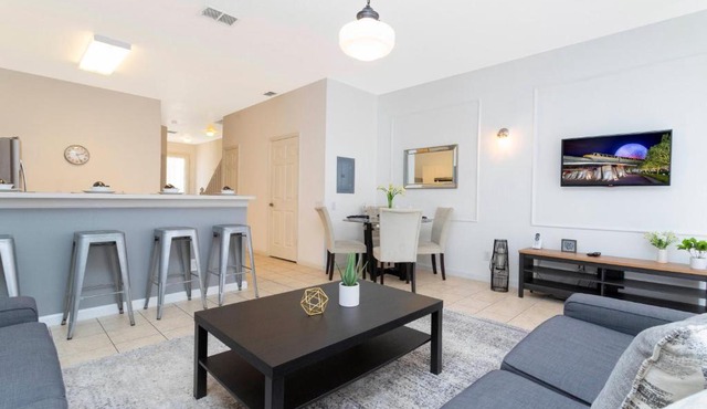 Beautiful Windsor Palms townhome newly furnished 2383