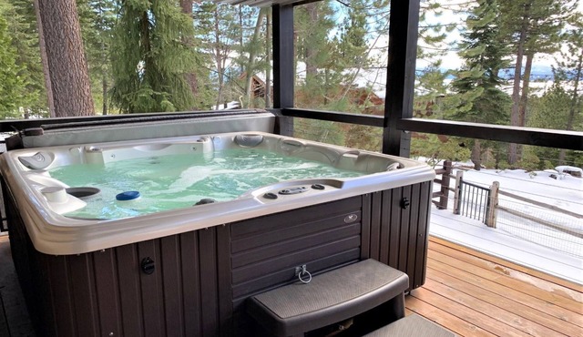 Beaver Lake View- Luxury, Hot Tub, Close to Lake in Kings Beach