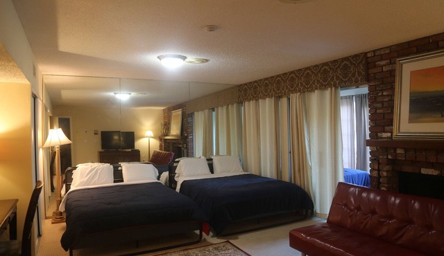 Bed and Breakfast in Hollywood Hills