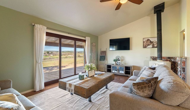 Bella Vista Farmhouse - Wine Country Views - Fire Pit - Starry Nights