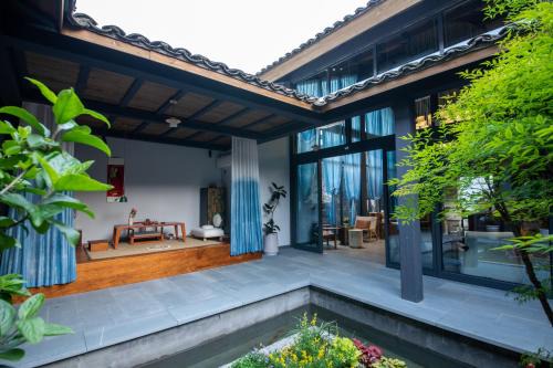 Blue House X Space 丨 Intangible Cultural Heritage Blue Dyeing 丨 Coffee Hostel