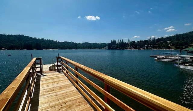 Boat Dock - Lake Front - Dog Friendly - Sleeps 23