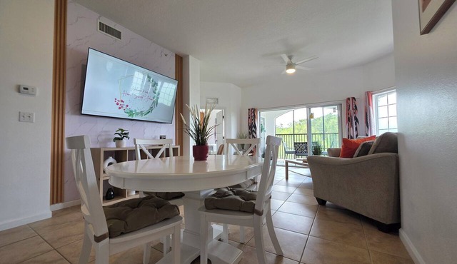 Boutique Luxury Condo Private Balcony Lake Views Near Disney