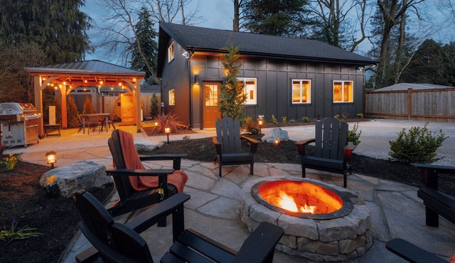 Boutique Stay w/Covered Patio, Sauna, AC, Attic Hideaway + Mins to Water in Everett
