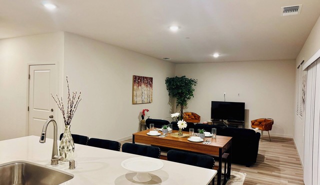 Brand new & beautiful home in great neighborhood of N Merced