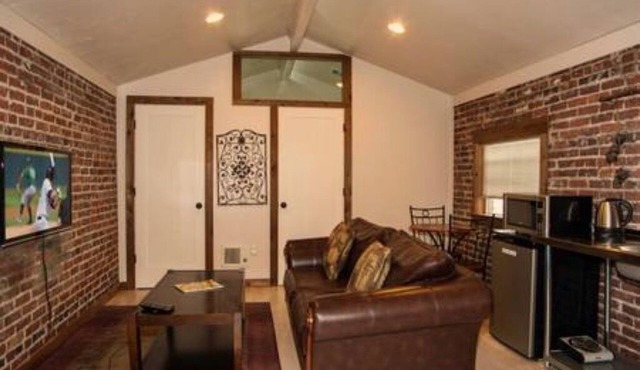 Brick Coach House in Old SW/Midtown