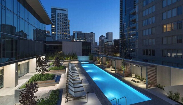 Bright 1BR Retreat w/Pool at 399 Fremont
