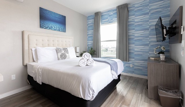 Bright Downtown San Diego Apartment w/Wifi + Parking