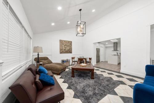 Bright Modern Home in Sanford