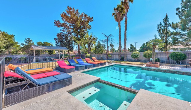 Brilliant 4-bedroom house with pool and games