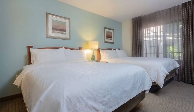 Budget-Friendly Getaway! 2 Modern Units, Pet-Friendly, with Free Breakfast