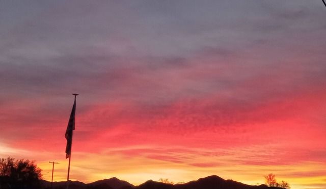 Building with heat, AC, kitchenette, fitness room, WiFi in welcoming Quartzsite