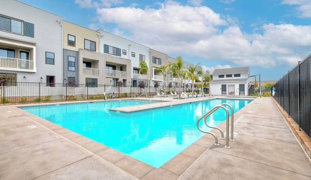 Carlsbad Gem located short distance to Legoland, Crystal Blue Beaches and more.
