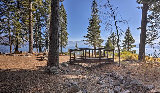 Carnelian Bay Home w/Hot Tub Near Tahoe Skiing