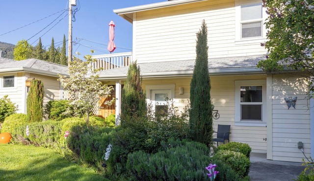 Casa Amore, Ashland, Cozy Cottage in the Heart of Historic Ashland