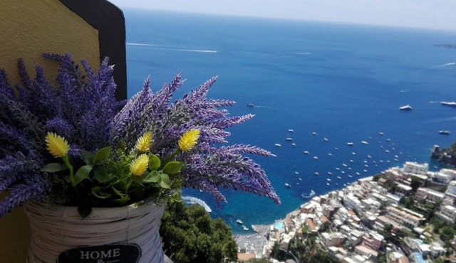 CASA INCANTO, beautiful house with stunning views and parking space in Positano