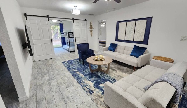 CasaDelaney DT Sodo district. Renovated Sleeps 16