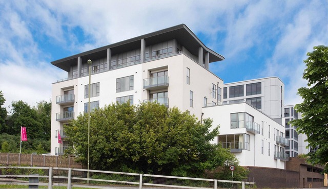 Central Basingstoke - Large 2 bedroom 2 bathroom (King/Twin) Luxury Apartment in Basingstoke