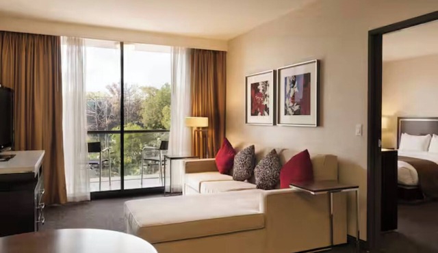 Central LA Stay Near Little Tokyo Culture, Dining & City Attractions