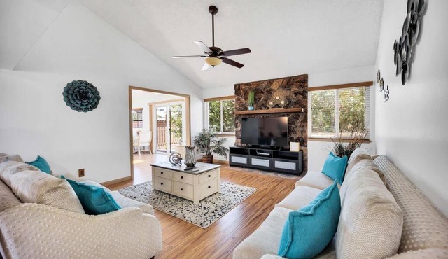Centrally located Spacious Vacation Hom 13 m strip