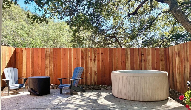 Charming 1-bedroom lodge in peaceful Carmel Valley w/Hot Tub and backyard