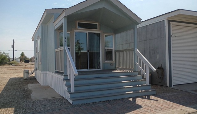 Charming 1-bedroom Park Model on the Colorado River