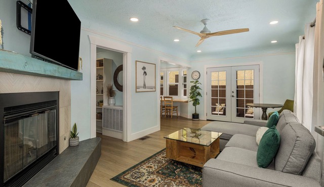 Charming 2-bedroom apartment in beautiful Long Beach with WiFi, AC, and Parking!
