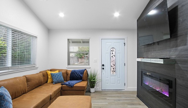 Charming 2-bedroom house in lovely Lodi with WiFi, AC