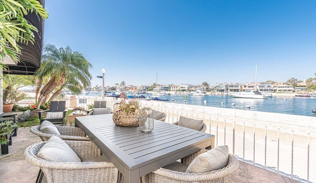 Charming 5BR Mid-Century Bayfront Retreat with Floor-to-Ceiling Windows!