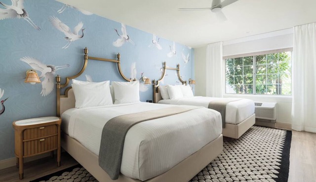 Charming Beachfront Stay! Outdoor Pool, Gym, Courtyards & Wharf Nearby!