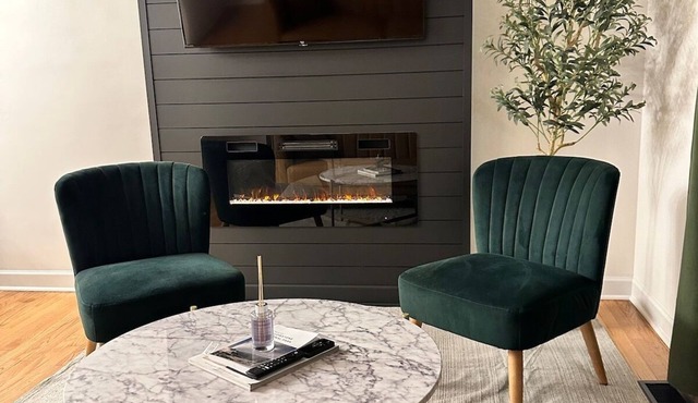 Charming Edgewater Townhome | Steps to Lake Michigan & CTA | Backyard + Fire Pit in Chicago