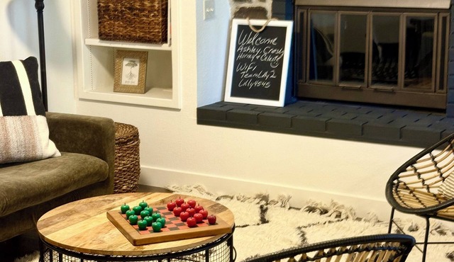 Charming Garden Cottage in Glenview – Walk to Cafés
