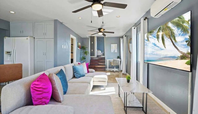 Charming Highland Park Home with Jacuzzi & Hillside View