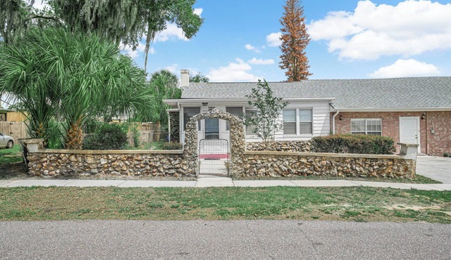 Charming Historic Cottage with Cozy Porch and Garden Retreat in Polk City