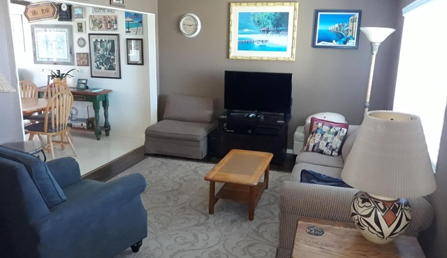 Charming House near beach, Best Deal in HB!