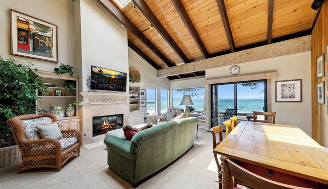 Charming Lakefront Cottage Near Heavenly | LLV609