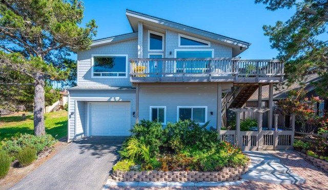 Charming Monthly Rental in Park Hill With Beautiful Views!