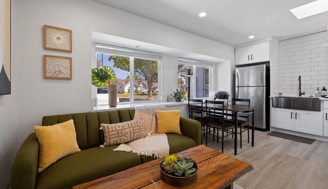 Charming, Newly Built, 1bd 1ba guesthouse, Sleeps 3, EV Charge, Close to Disney